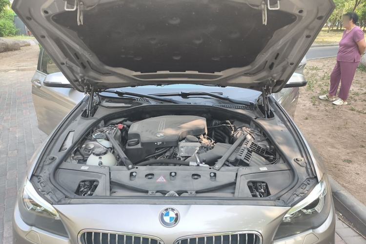 Used BMW 5 Series 2014 525Li Leading Model Engine Bay