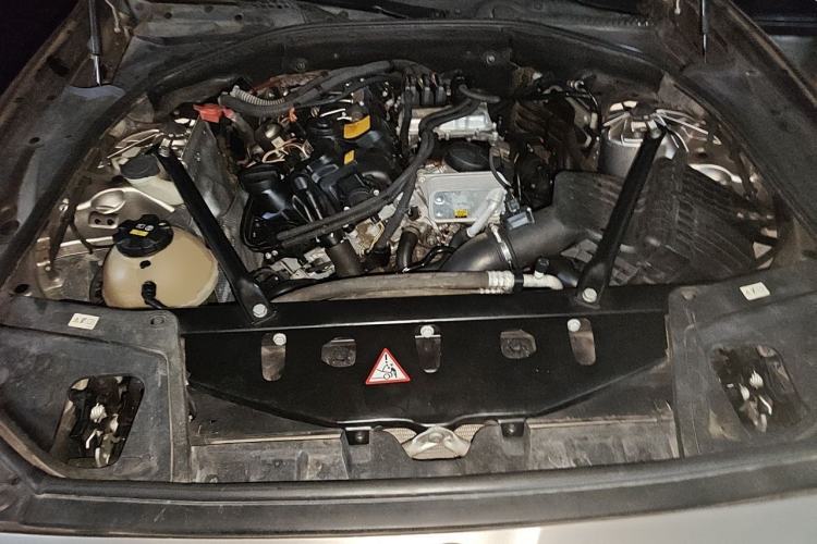Used BMW 5 Series 2014 525Li Leading Model Engine Bay