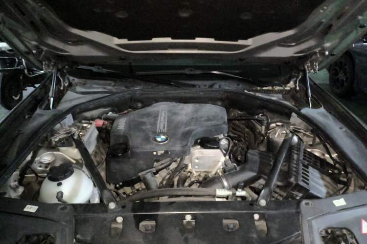 Used BMW 5 Series 2014 525Li Luxury Design Package Engine Bay