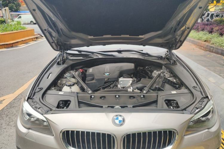Used BMW 5 Series 2014 525Li Leading Model Engine Bay