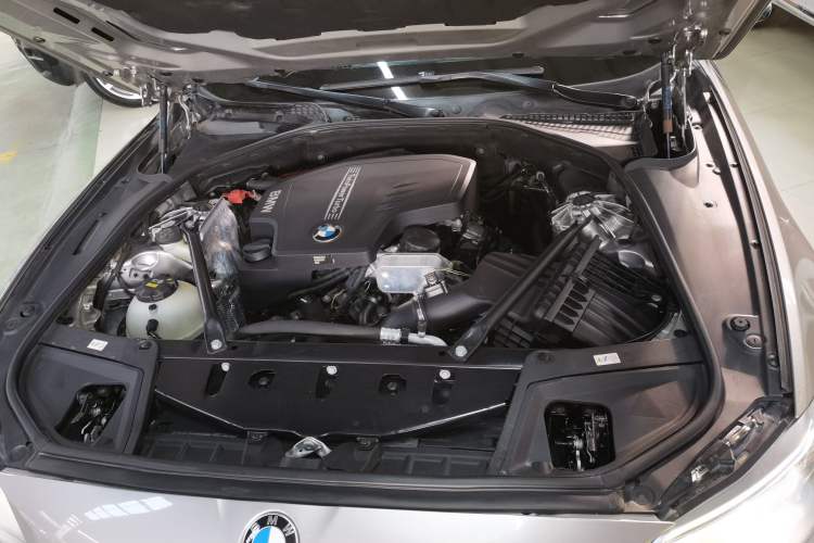 Used BMW 5 Series 2014 525Li Luxury Design Package Engine Bay