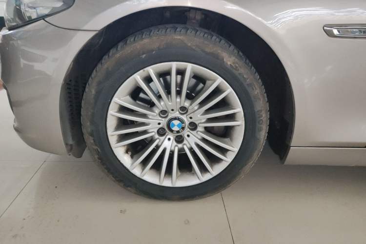 Used BMW 5 Series 2014 525Li Leading Model Exterior 3