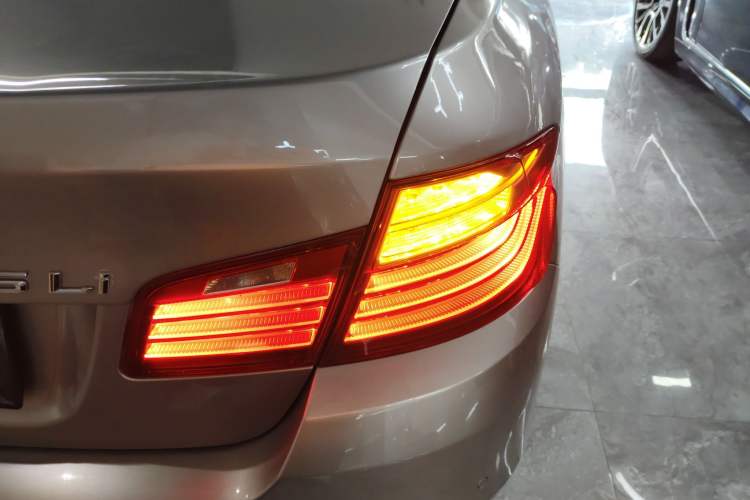 Used BMW 5 Series 2014 525Li Leading Model Exterior 3