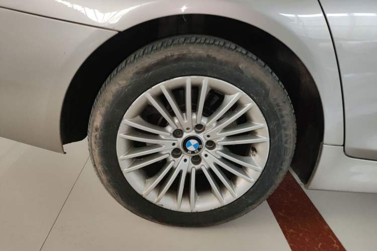 Used BMW 5 Series 2014 525Li Leading Model Exterior 4