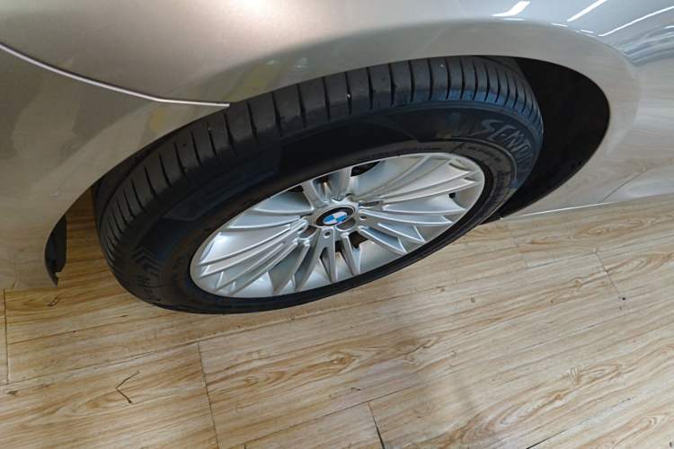 Used BMW 5 Series 2014 525Li Leading Model Exterior 4