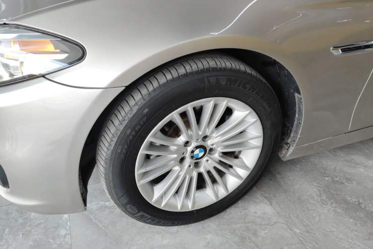 Used BMW 5 Series 2014 525Li Leading Model Exterior 4