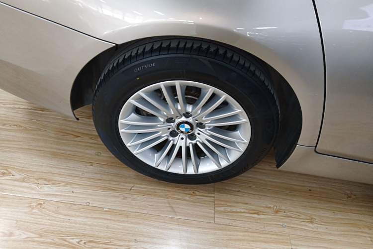 Used BMW 5 Series 2014 525Li Leading Model Exterior 5