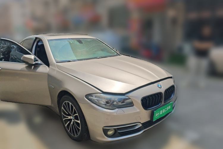 Used BMW 5 Series 2014 525Li Luxury Design Package Front Right 45 Deg