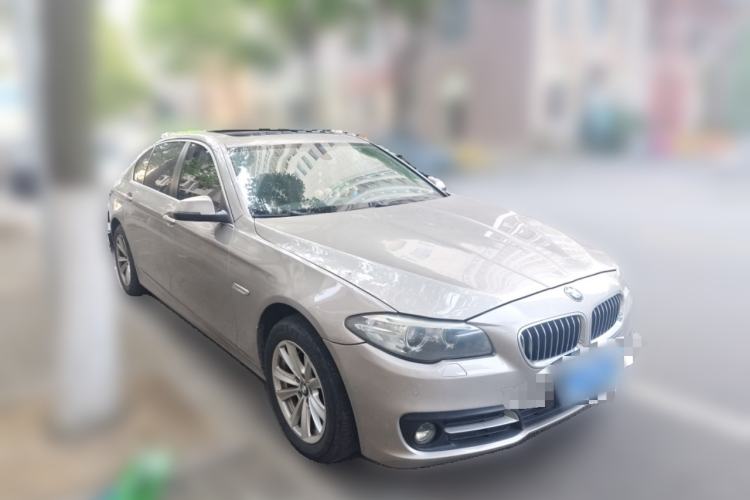 Used BMW 5 Series 2014 520Li Elegant Model Front Right 45 Deg