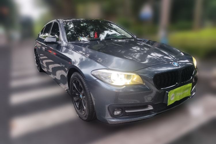 Used BMW 5 Series 2014 520Li Elegant Model Front Right 45 Deg