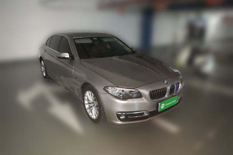 Used BMW 5 Series 2014 520Li Elegant Model Front Right 45 Deg