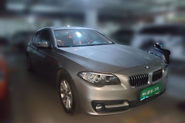 Used BMW 5 Series 2014 520Li Elegant Model Front Right 45 Deg