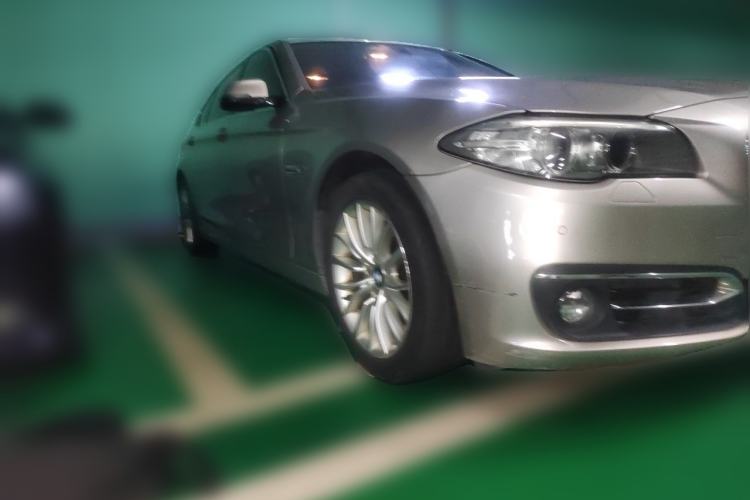 Used BMW 5 Series 2014 525Li Luxury Design Package Front Right 45 Deg