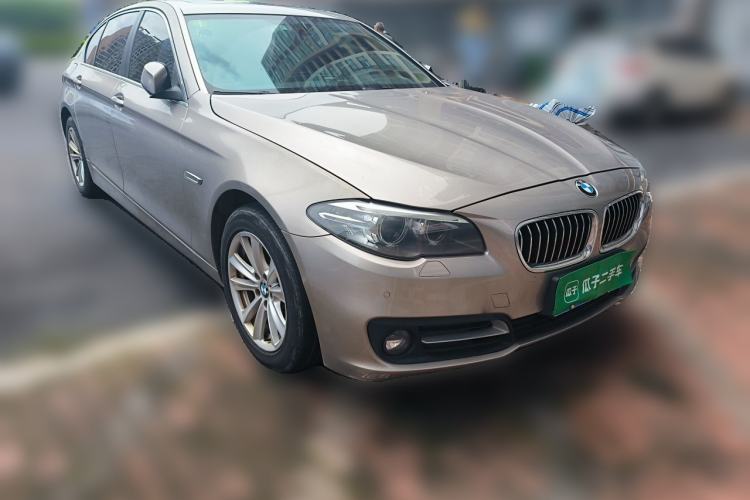 Used BMW 5 Series 2014 520Li Elegant Model Front Right 45 Deg