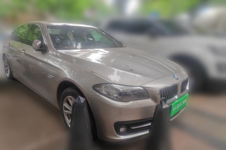 Used BMW 5 Series 2014 520Li Elegant Model Front Right 45 Deg