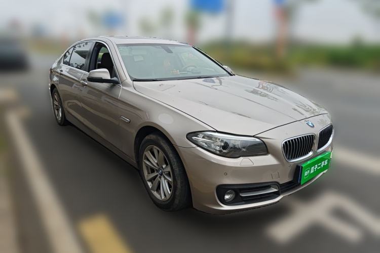 Used BMW 5 Series 2014 520Li Elegant Model Front Right 45 Deg