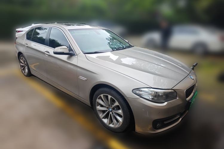 Used BMW 5 Series 2014 528Li Leading Model Front Right 45 Deg