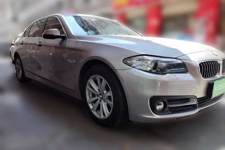 Used BMW 5 Series 2014 520Li Elegant Model Front Right 45 Deg