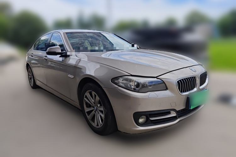 Used BMW 5 Series 2014 520Li Elegant Model Front Right 45 Deg