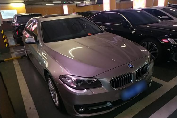 Used BMW 5 Series 2014 520Li Elegant Model Front Right 45 Deg