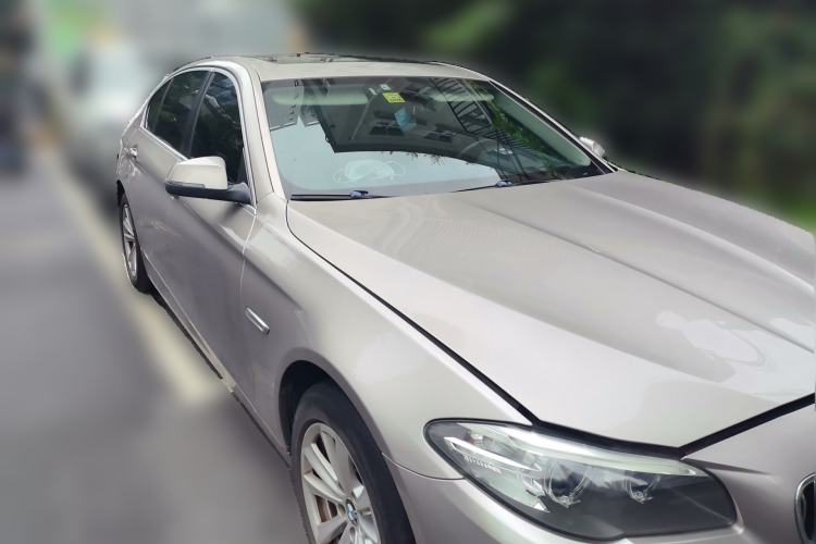 Used BMW 5 Series 2014 520Li Elegant Model Front Right 45 Deg