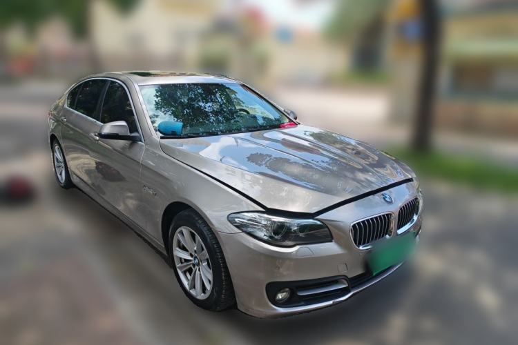 Used BMW 5 Series 2014 520Li Elegant Model Front Right 45 Deg