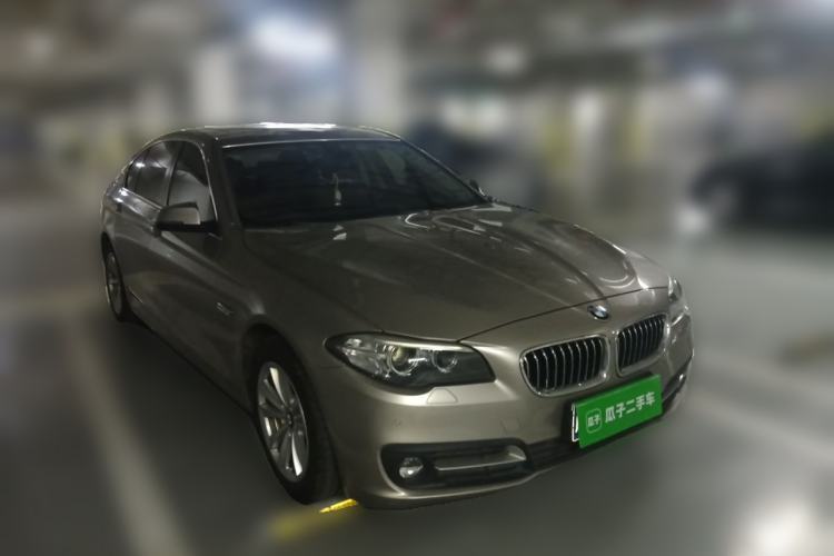 Used BMW 5 Series 2014 520Li Elegant Model Front Right 45 Deg