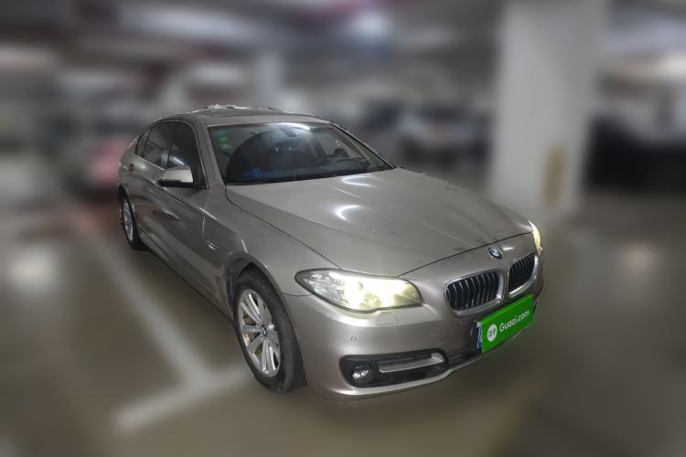 Used BMW 5 Series 2014 520Li Elegant Model Front Right 45 Deg