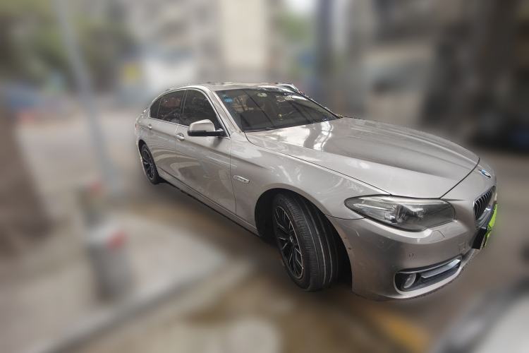 Used BMW 5 Series 2014 525Li Luxury Design Package Front Right 45 Deg