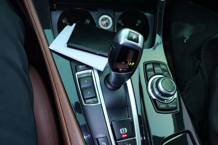 Used BMW 5 Series 2014 520i Elegant Edition Gear Lever