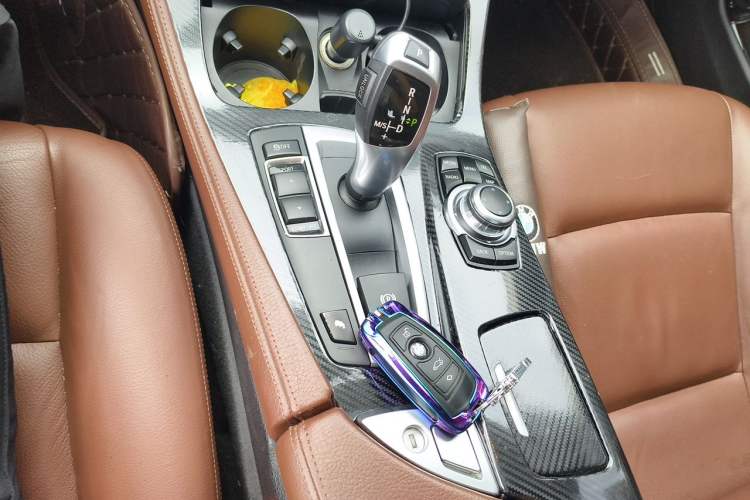 Used BMW 5 Series 2014 520i Elegant Edition Gear Lever