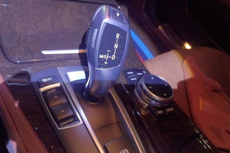 Used BMW 5 Series 2014 528Li Leading Model Gear Lever