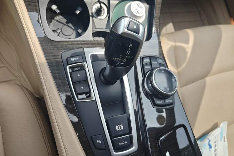Used BMW 5 Series 2014 525Li Luxury Design Package Gear Lever