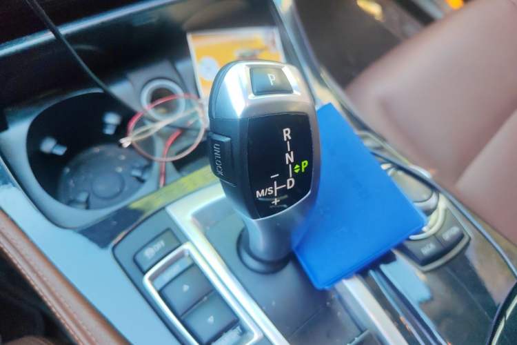 Used BMW 5 Series 2014 520i Elegant Edition Gear Lever
