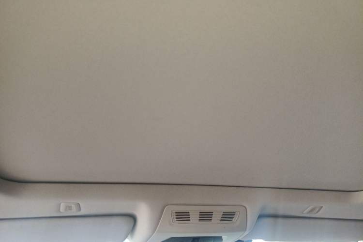 Used BMW 5 Series 2014 525Li Luxury Design Package Headliner