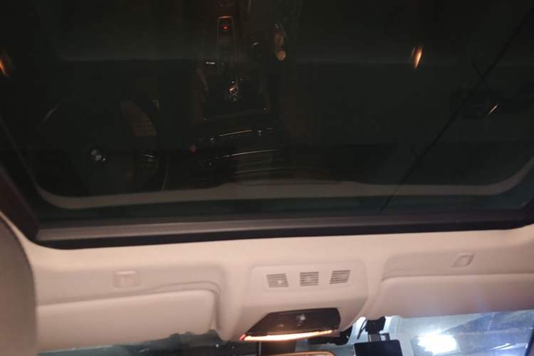 Used BMW 5 Series 2014 525Li Luxury Design Package Headliner