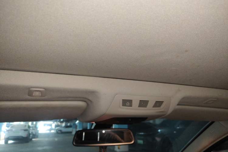 Used BMW 5 Series 2014 525Li Luxury Design Package Headliner
