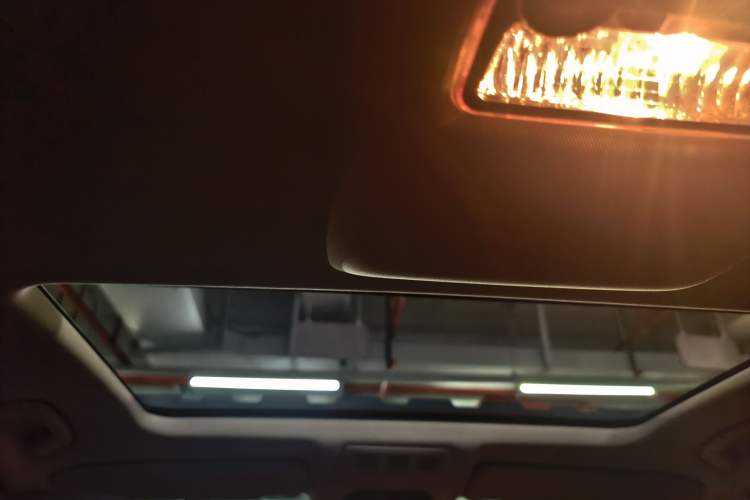 Used BMW 5 Series 2014 525Li Luxury Design Package Headliner