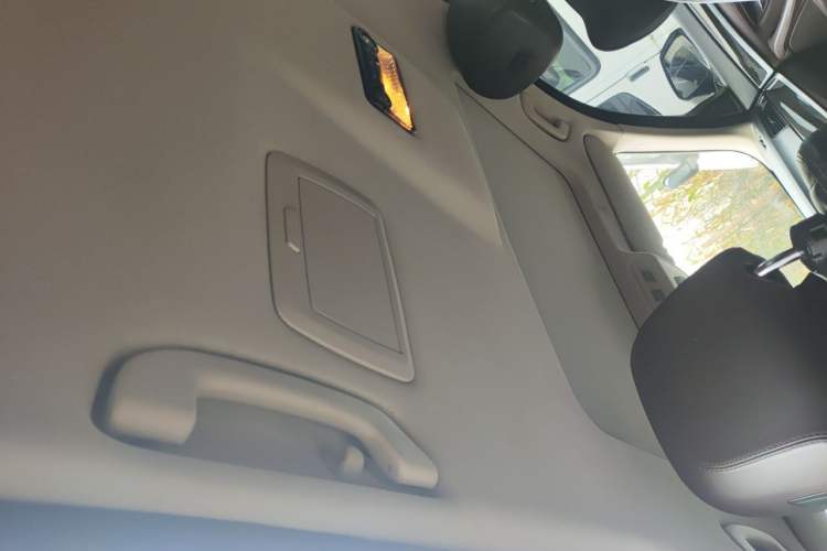 Used BMW 5 Series 2014 528Li Leading Model Headliner