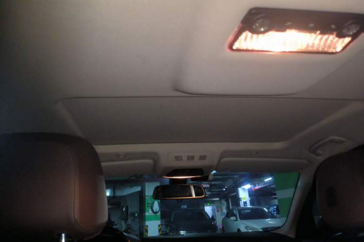 Used BMW 5 Series 2014 525Li Luxury Design Package Headliner