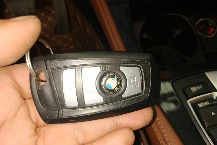 Used BMW 5 Series 2014 520Li Elegant Model Interior 1