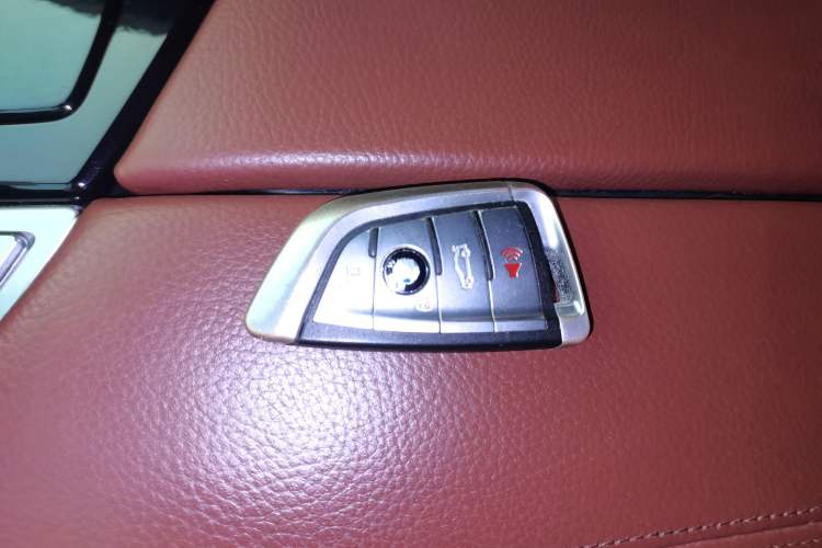 Used BMW 5 Series 2014 520i Elegant Edition Interior 1