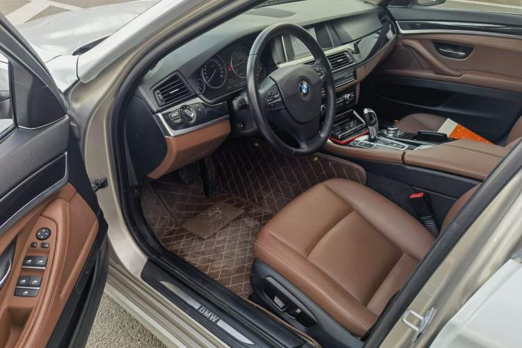 Used BMW 5 Series 2014 520Li Elegant Model Interior 1