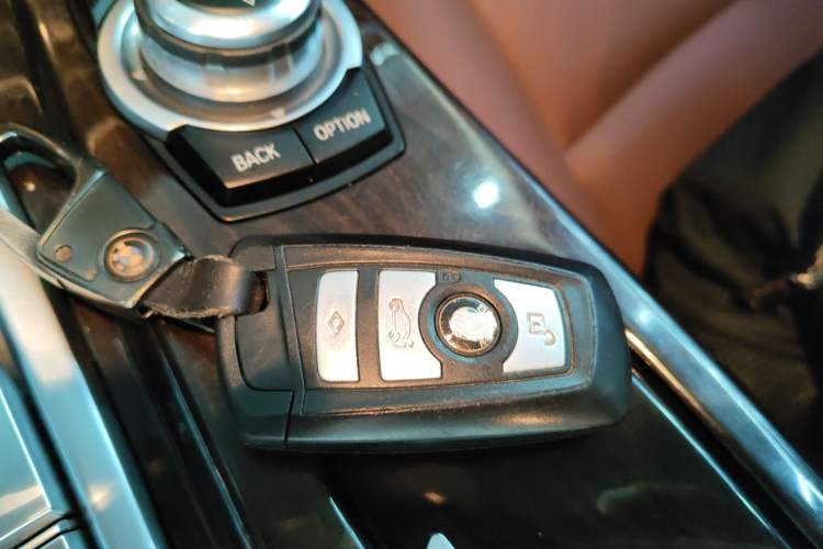 Used BMW 5 Series 2014 525Li Leading Model Interior 1