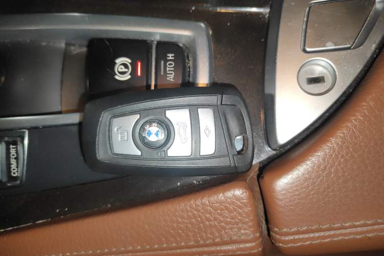 Used BMW 5 Series 2014 525Li Leading Model Interior 1