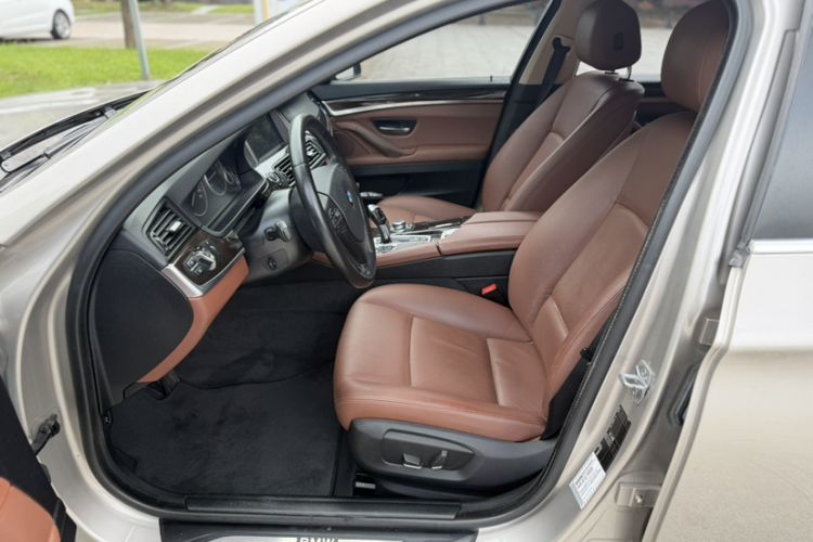Used BMW 5 Series 2014 525Li Leading Model Interior 1