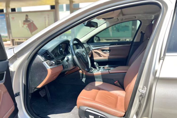 Used BMW 5 Series 2014 525Li Leading Model Interior 2