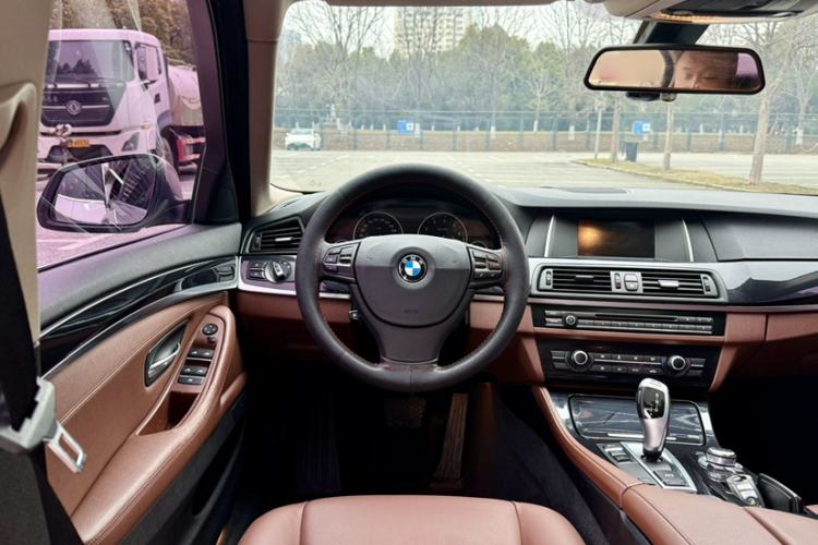 Used BMW 5 Series 2014 520i Elegant Edition Interior 2