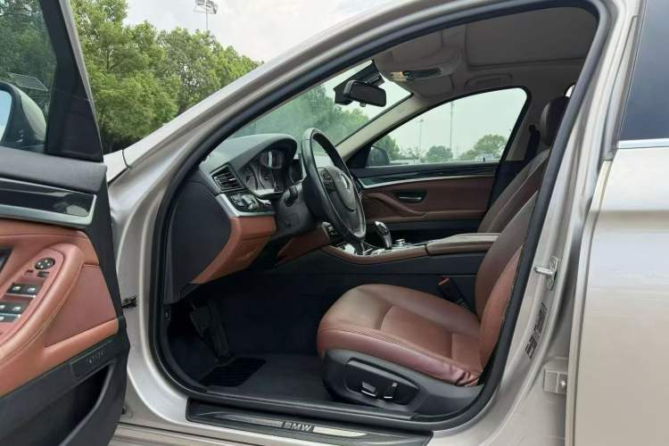 Used BMW 5 Series 2014 520i Elegant Edition Interior 2