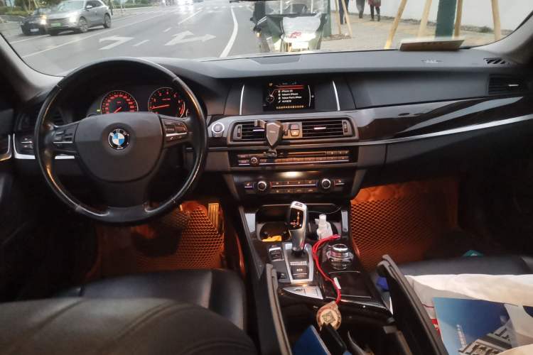 Used BMW 5 Series 2014 525Li Leading Model Interior 2